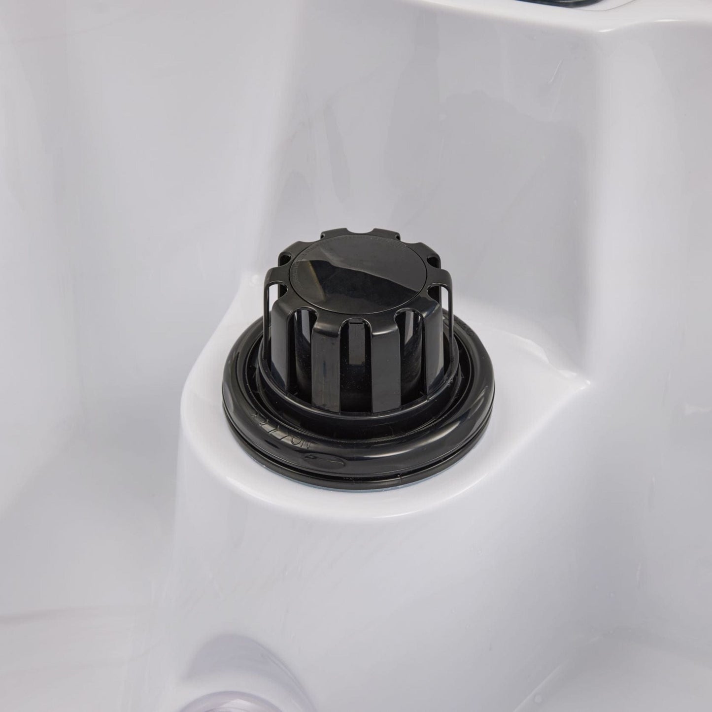 Luxury Spas Solo Studio Series Hot Tub (WS-599) - Cloud Gray