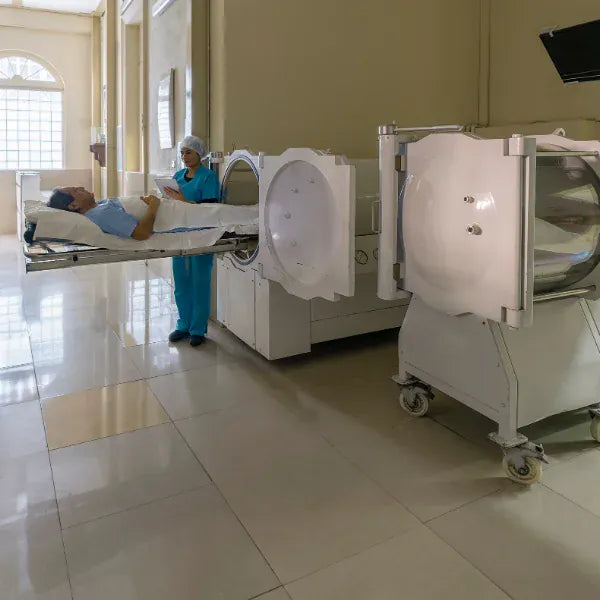 Image of a hyperbaric chamber in a clinical office.