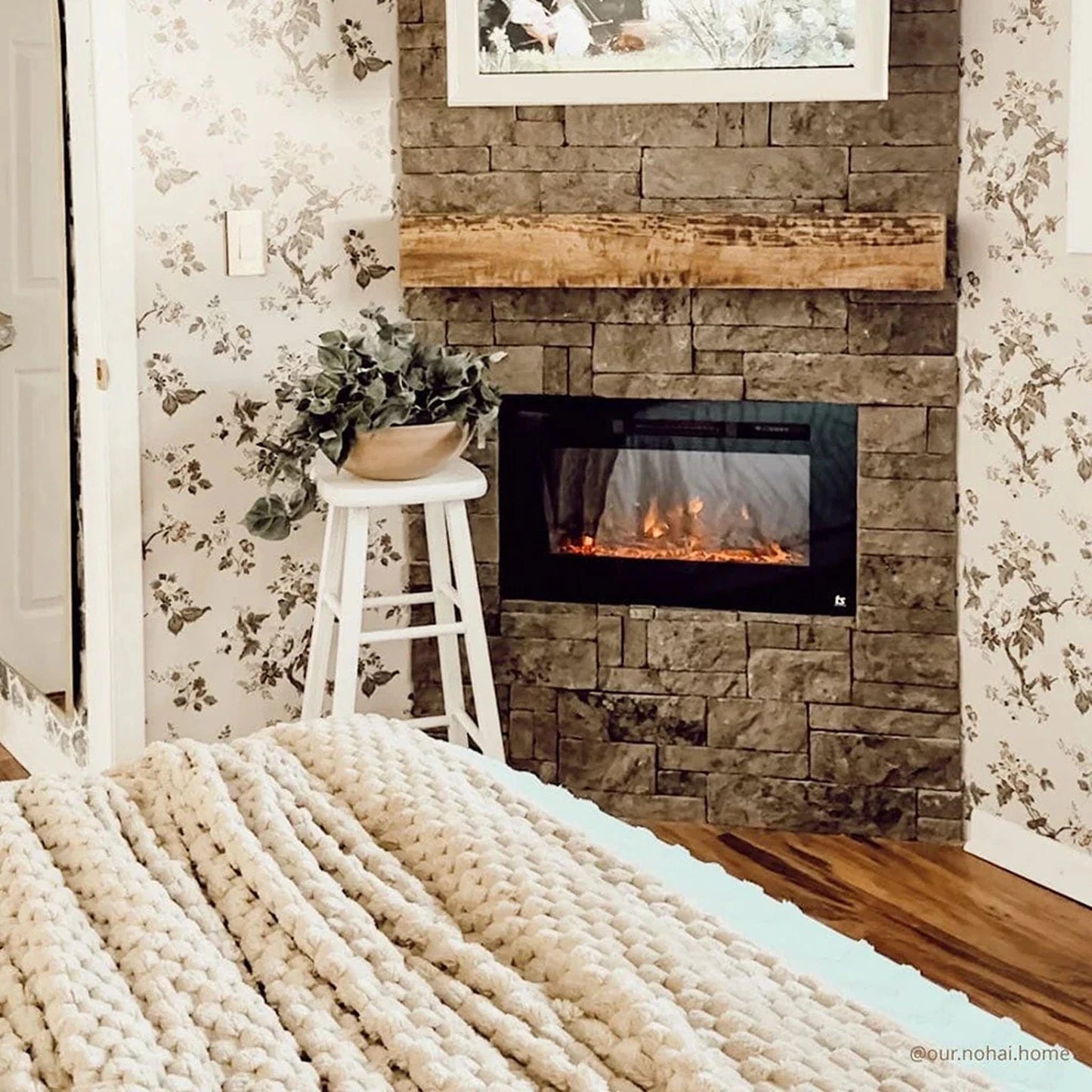 The Sideline 28" Recessed Electric Fireplace