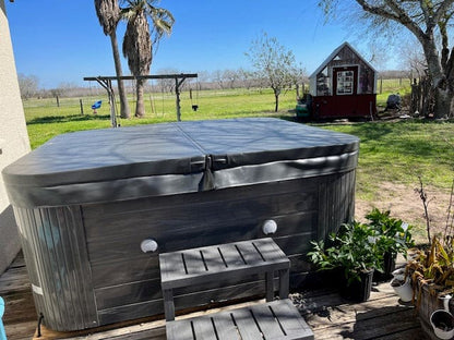 Luxury Spas Savannah 6-person Hot Tub (WS-692 CG) - Cloud Gray