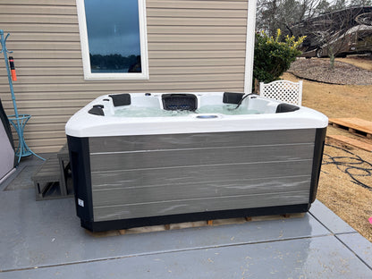 Luxury Spas Victoria 6-person Elite Series Hot Tub (WS-693 CG) - Cloud Gray